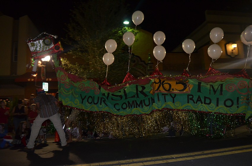 96.5 WSLR had a dragon as their float