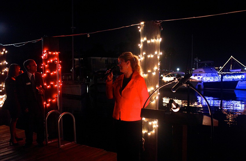 Susan Pinzino sang â€œAmerica the Beautifulâ€ after the lighting of the fleet.