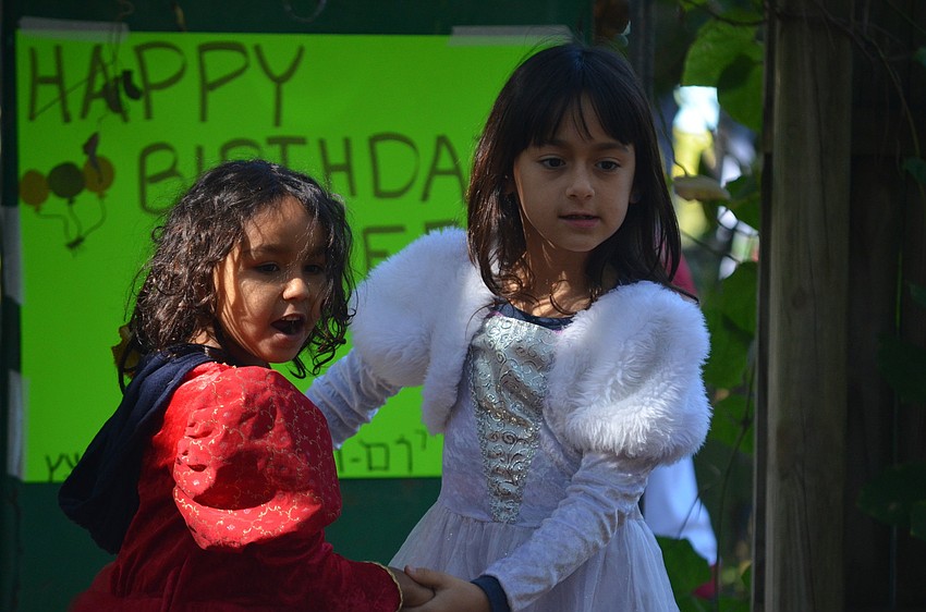 Jada Gorn and Sasha Drapkin dance.