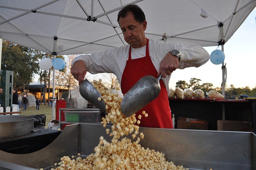 Chris Tredinnick prepares kettle corn.