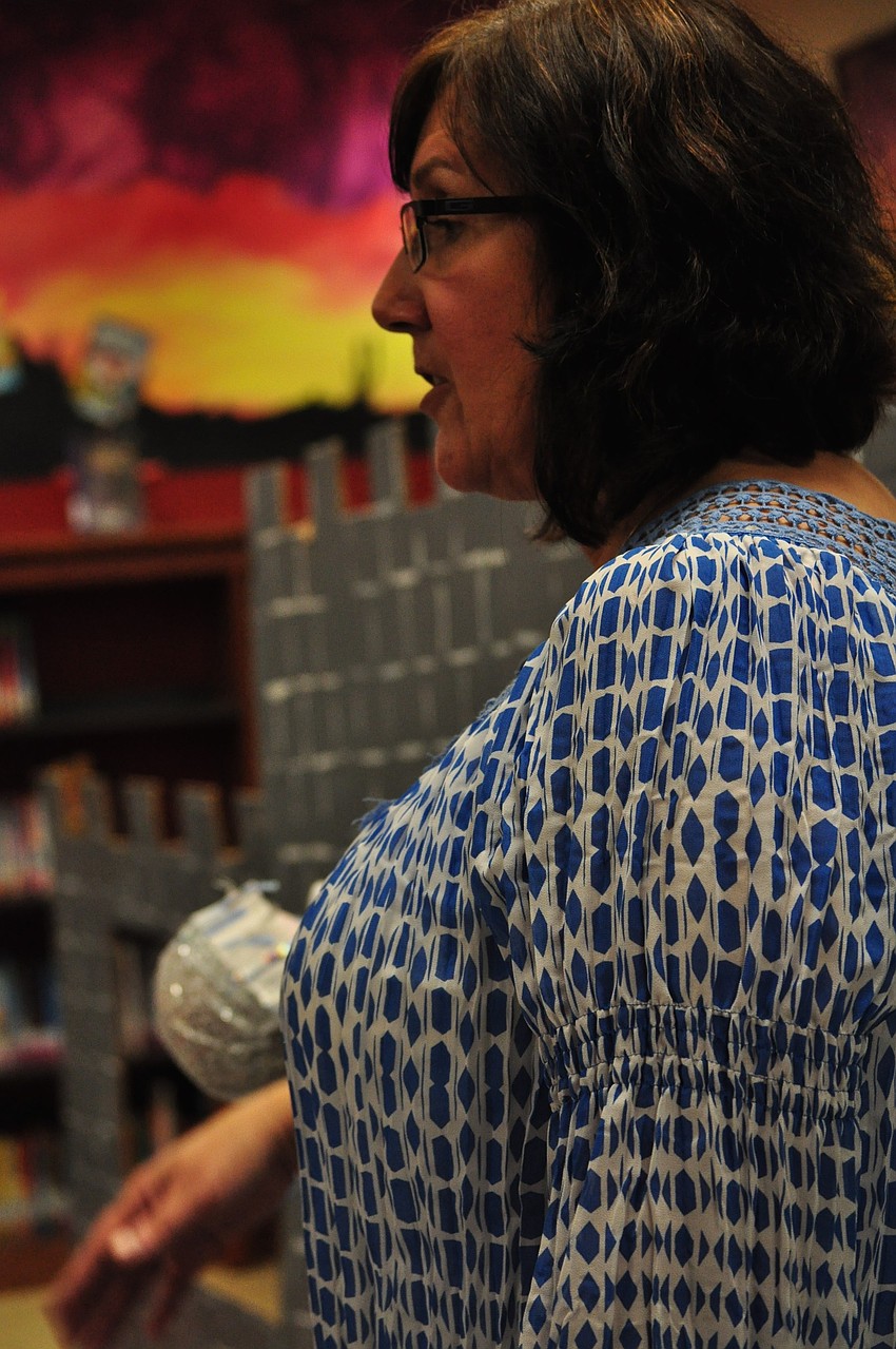 Teacher Kelly Gavin welcomes the crowd and shares about the show.