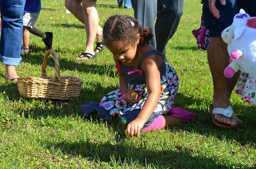 Jaelyn Dismuke, 3, searches for Easter eggs.