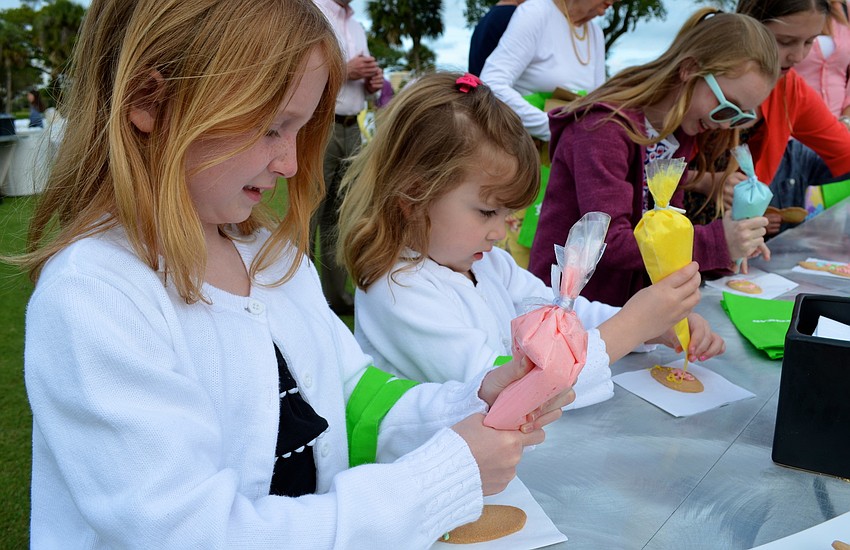 Faith and Emily Drumm decorate cookies.