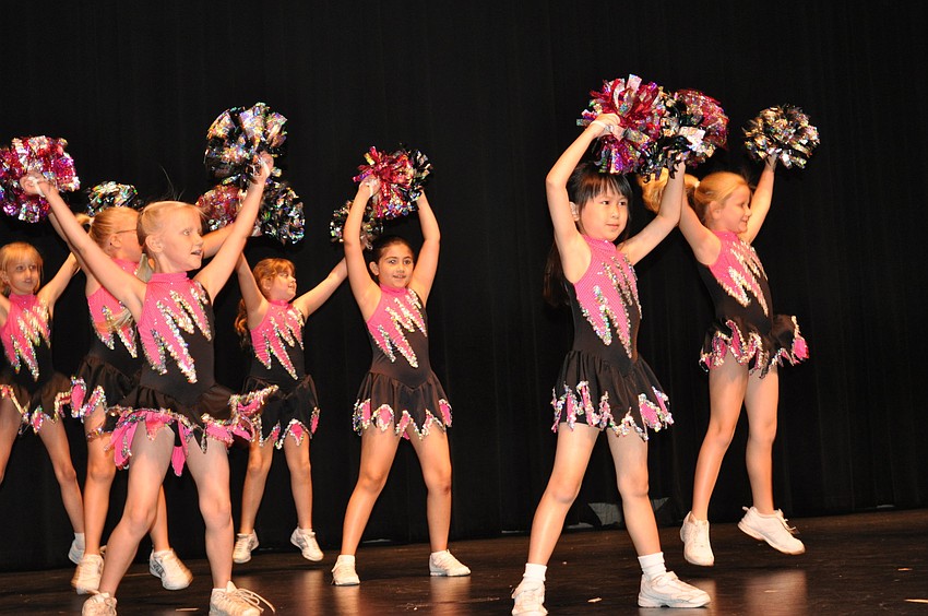 Tara Elementary Schoolâ€™s A team danced to â€œTTYLXOX.â€