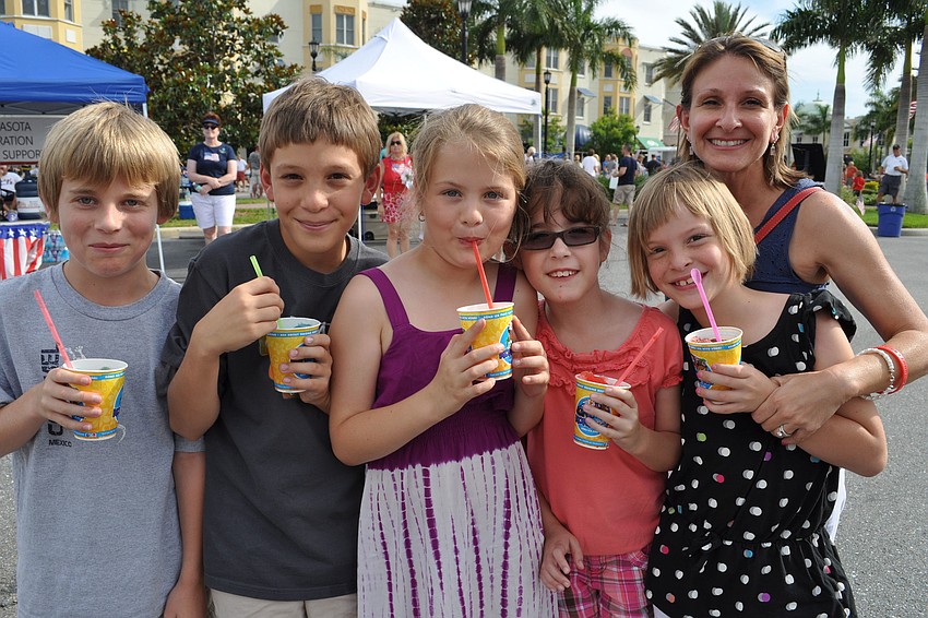 Cody Carter, Graham Lewis, Lily Herndon, Megan Schart, Remy Lewis and Ann Marie Lewis enjoy a cold snack before the parade.