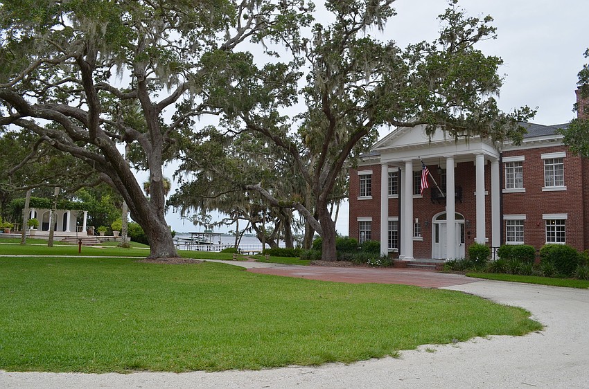 The Conservation Foundation of the Gulf Coast works to protect the beauty and natural beauty of the bays, beaches, barrier islands and watersheds on the Gulf Coast.