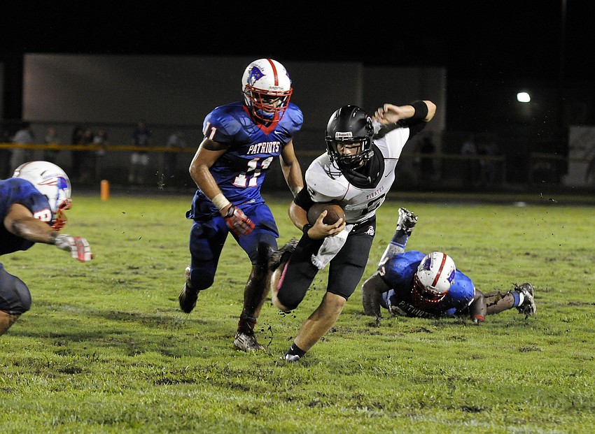 Backup quarterback Jacob Huesman scrambles for yardage in the fourth quarter.