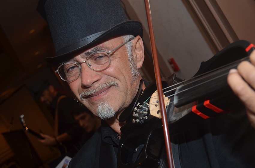 Boris Tsatskin and his five member virtuoso band Freylekh played international Jewish music at the reception.