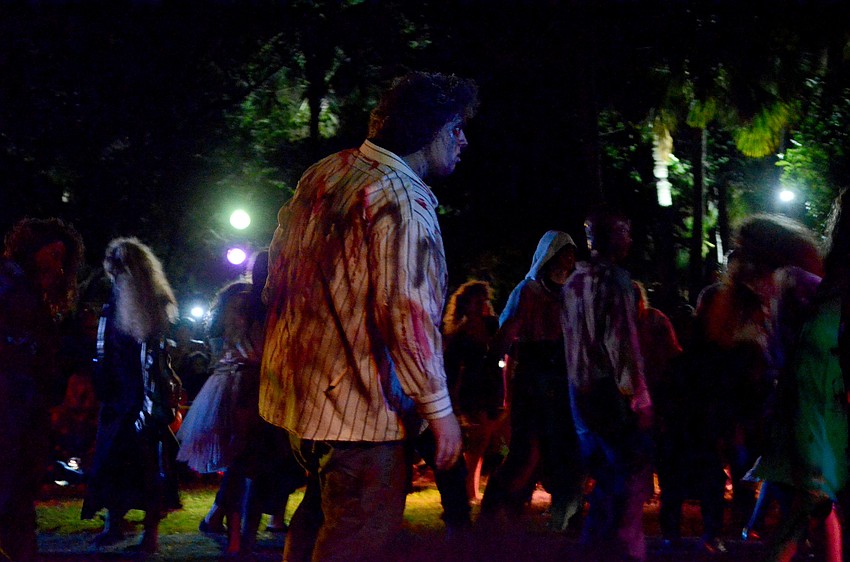 Sarasota High School students perform 'Thriller.