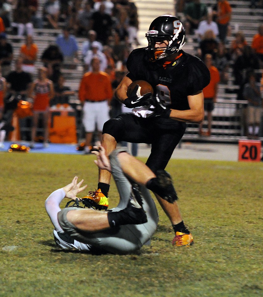 Sarasota wide receiver Dylan Cleveland shakes a Lakewood Ranch defender for a 30-yard gain.