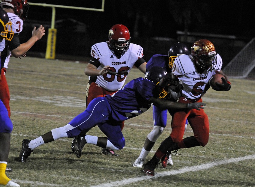 Cardinal Mooney wide receiver Sean Morris catches an 11-yard pass for a first down in the fourth quarter.