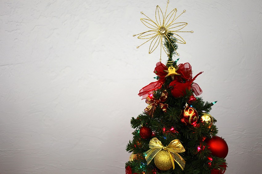 Tree decorated by the Womenâ€™s Guild.