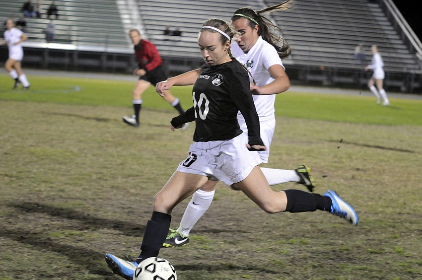 Braden Riverâ€™s Liz Shirey pushes the ball up the field in the first half.