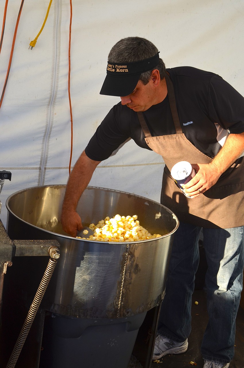 Randy Mullet prepares kettle corn.