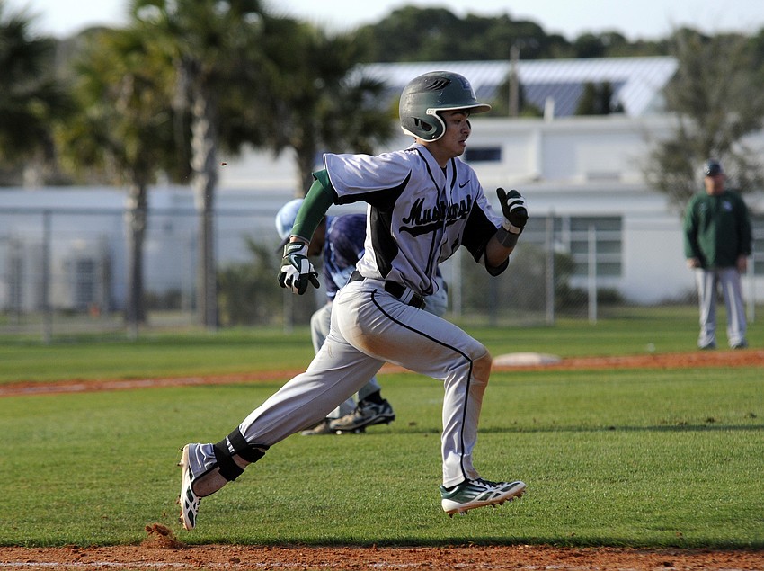 Lakewood Ranchâ€™s Brandon Lam races down the first base line in the top of the sixth inning.