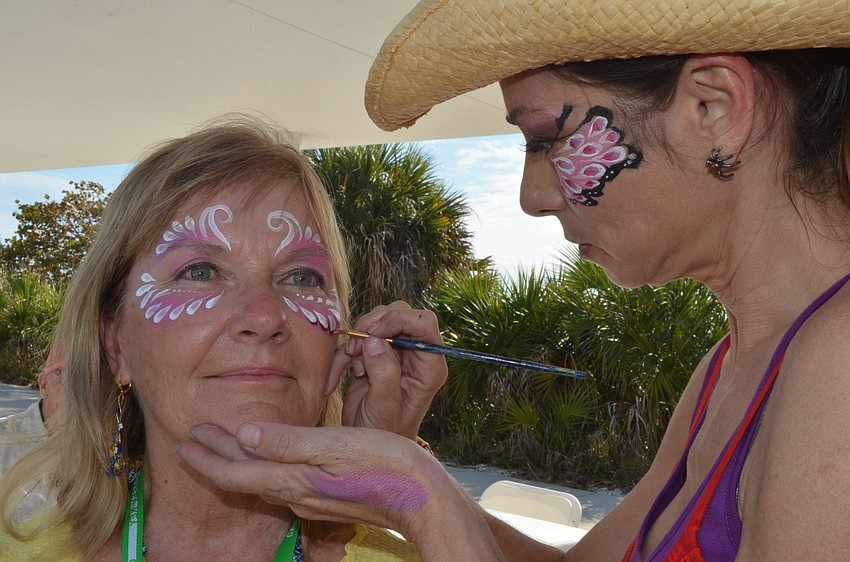 Suzy Kalin of Pixie Painting paints Karen Leeâ€™s face.