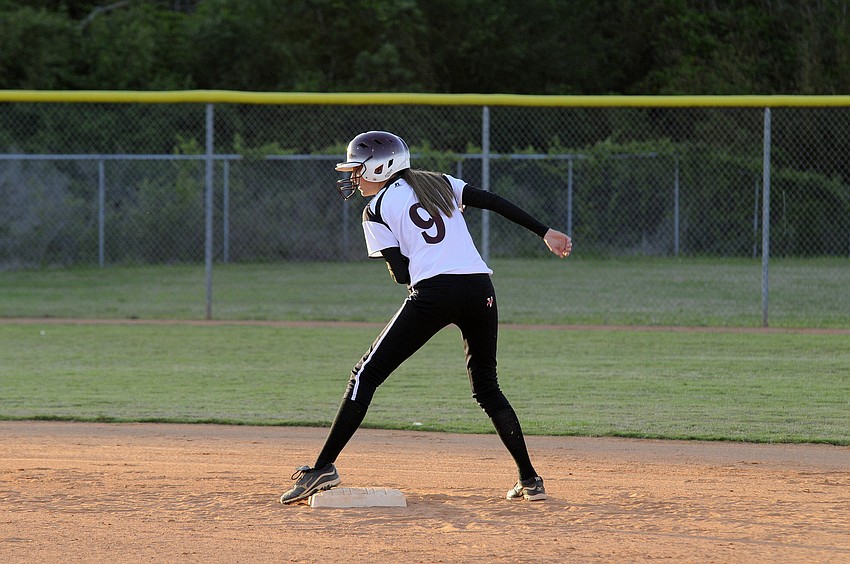 Pinch runner Shelby Murphy prepares to steal third base.