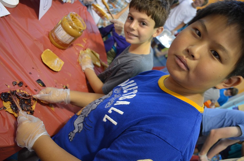 Fourth graders Ryan Zhang and Josh Gulyansky spread jelly and soy butter on bread.