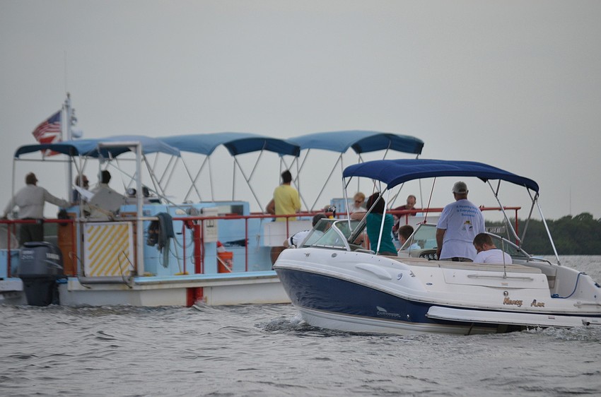 Scallop searchers look for areas to begin scallop searching.