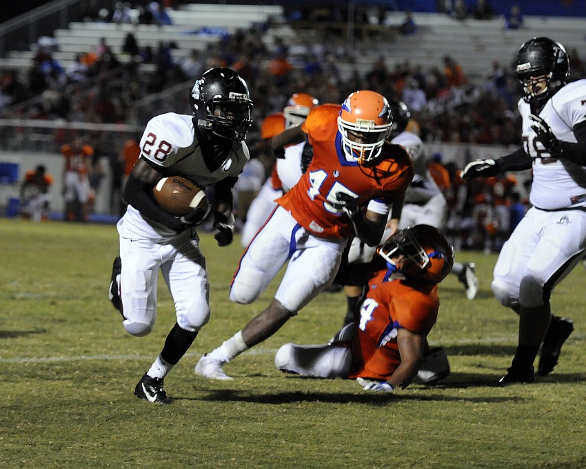 Junior running back Caleb Ford carries the ball in the second half.