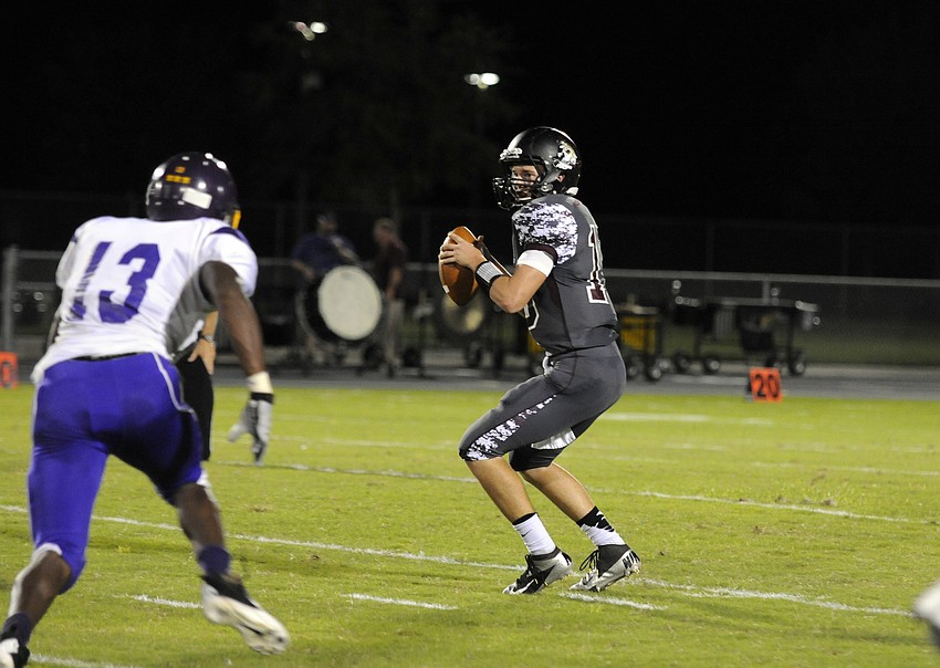 Braden River quarterback Dusty Peebles drops back to pass late in the first quarter.