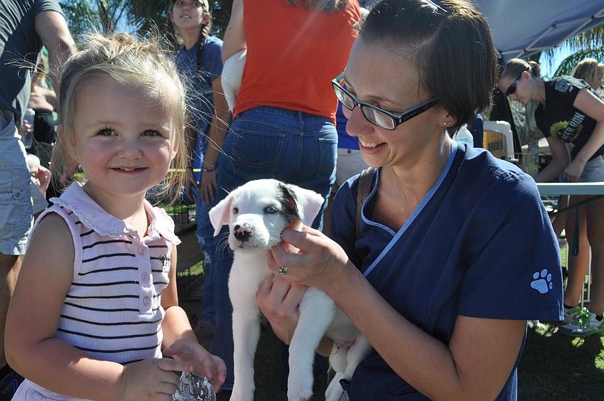 Aubrey Jones and mom Wendy play with their potential new puppy
