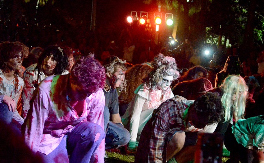 Sarasota High School students perform 'Thriller.