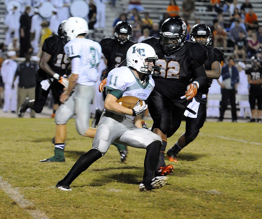 Lakewood Ranch running back Justin Fischer carries the ball in the second half.