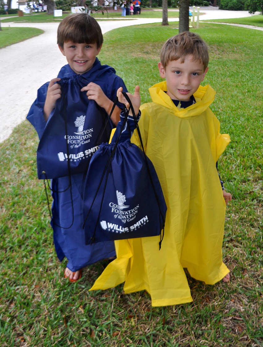 Andrew Ball, 7, and Nathan Shulman, 6, enjoy their new bags.
