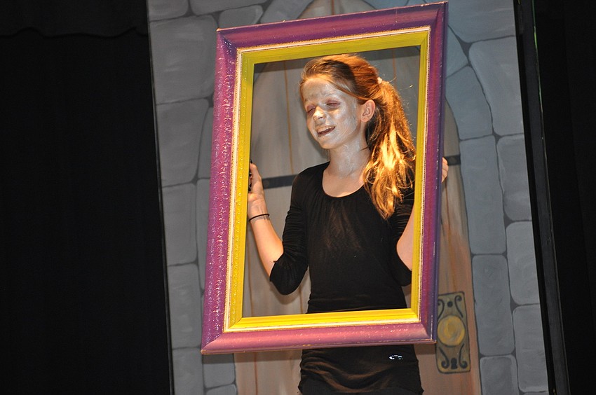 Rachel Gonzalez played a mirror.