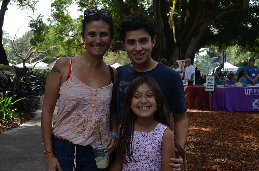 Ivonne Almanza, Azul Diaz and Bianca del Mar Moveno