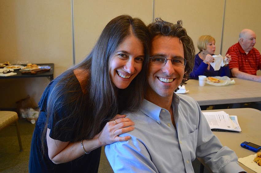 Rabbis Elaine and Brenner Glickman enjoy an afternoon with of socializing and snacking.