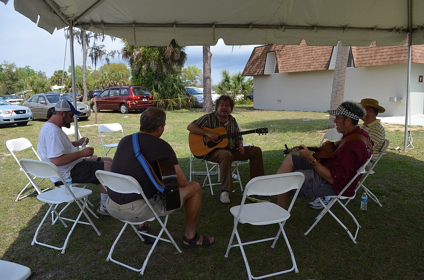 Steve Avery leads a workshop.