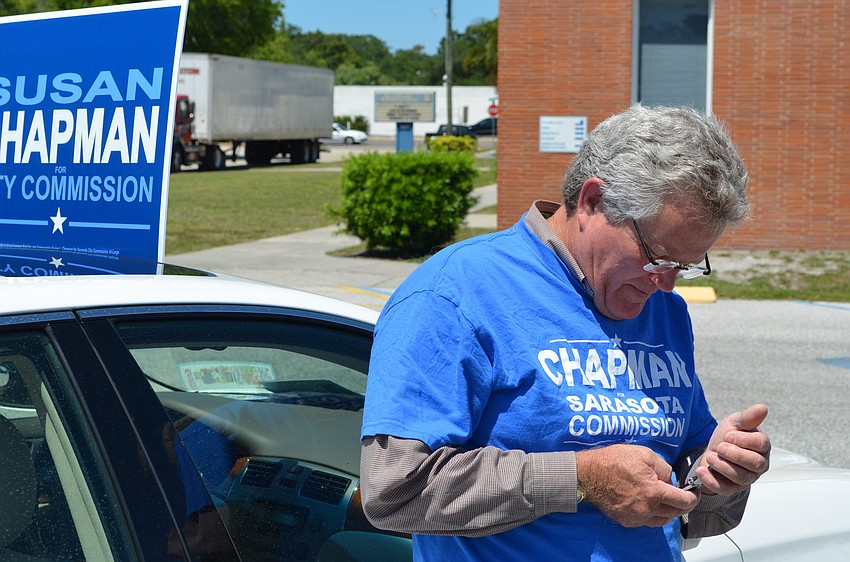 Robin Harrington calls another Susan Chapman volunteer Tuesday afternoon.