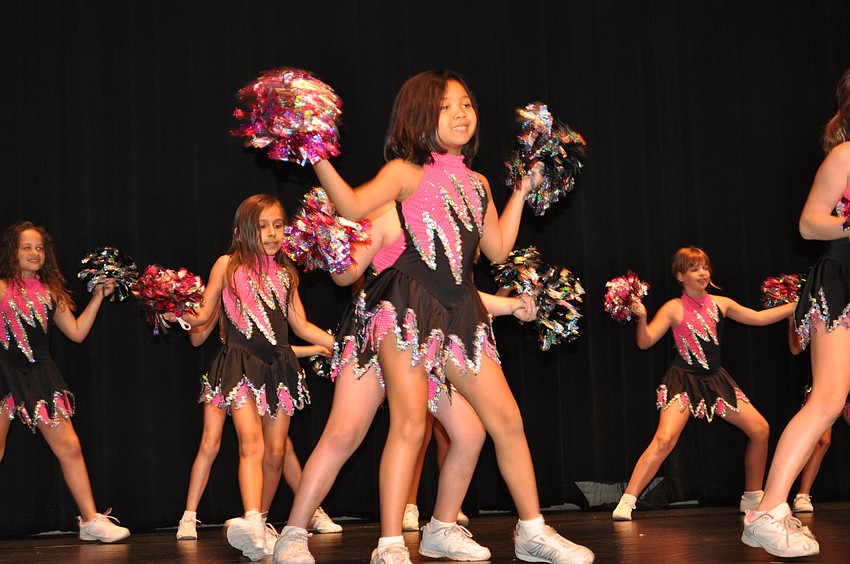Tara Elementary Schoolâ€™s B team danced to â€œShake it up.â€