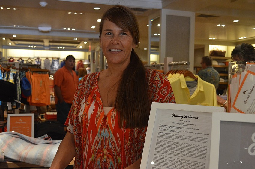 General Manager Sharon Juraszek encourages customers to fill out forms for a chance to win a $20 gift certificate.