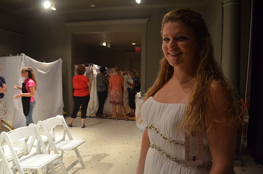 Emily Tateâ€™s mother Kerri flew in from Dallas to help her search for the perfect dress. Emily Tate will be married July of 2014.