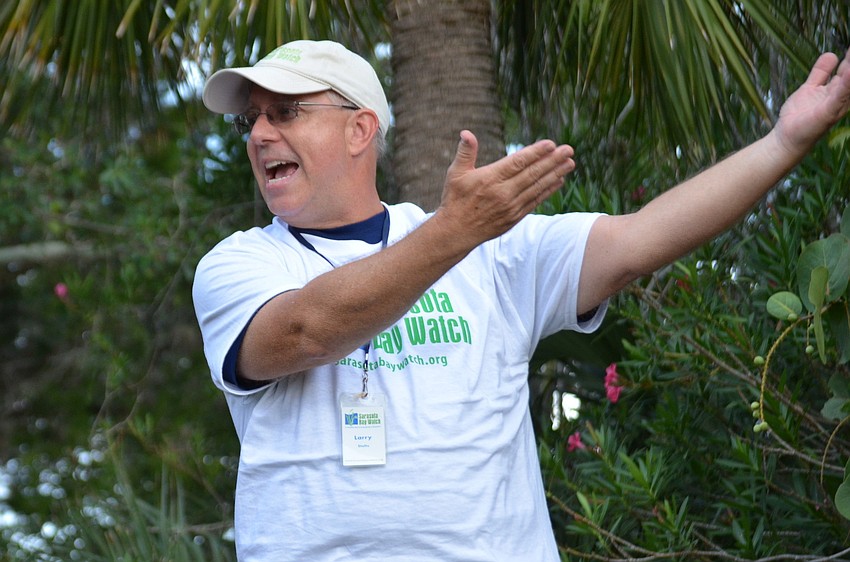Larry Stults talks to the volunteers about the importance of scallop restoration.