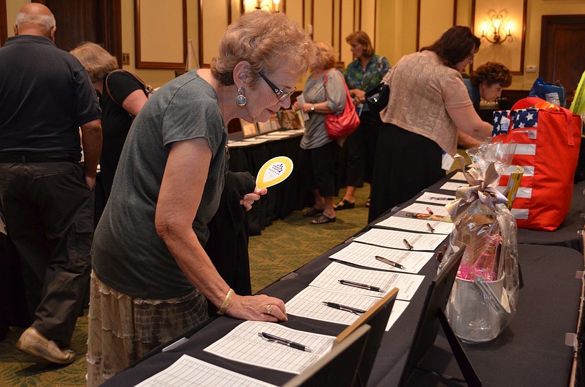 Marilyn Freeman bids on items in the silent auction.