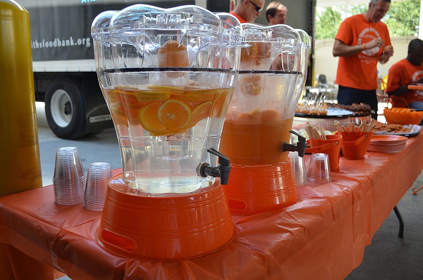 The food and drinks at the Orange Peel Awards event were all orange themed.