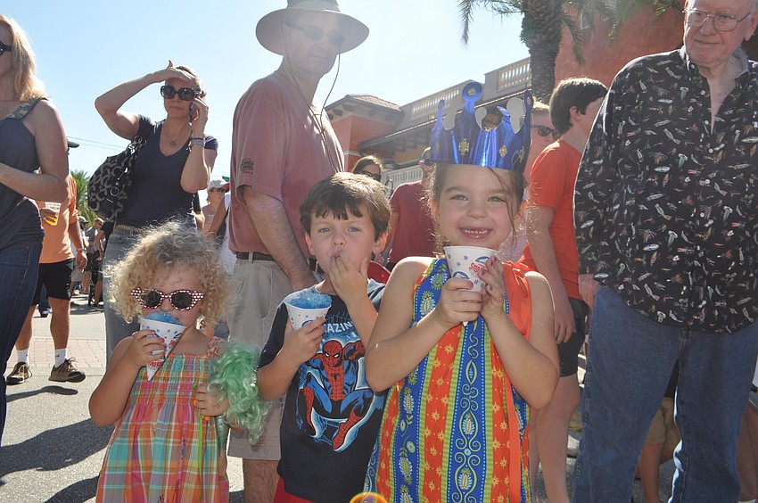 Ashlynn, Brandon, and Savannah Jason cooled off with snow cones