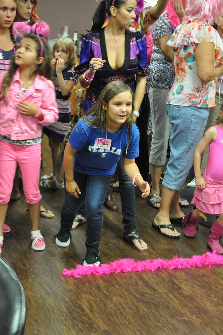 Teams Hooters and Ta Tas scramble to out-run each other.