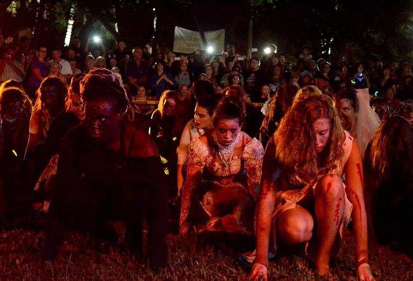 Sarasota High School students perform 'Thriller.