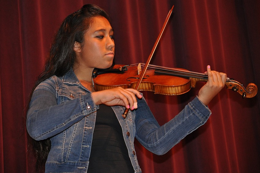 Jessie Chiang played â€œRadioactiveâ€ on the violin.