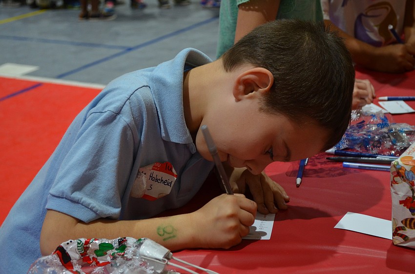 Shade Halscheid enters his name in the raffle.