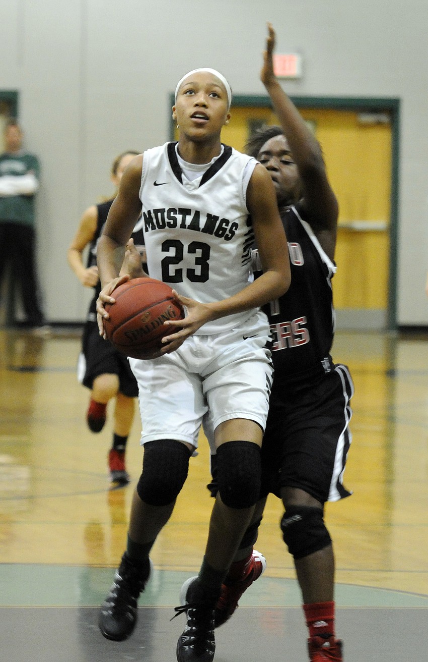 Freshman LaDazhia Williams drives to the basket in the second quarter.