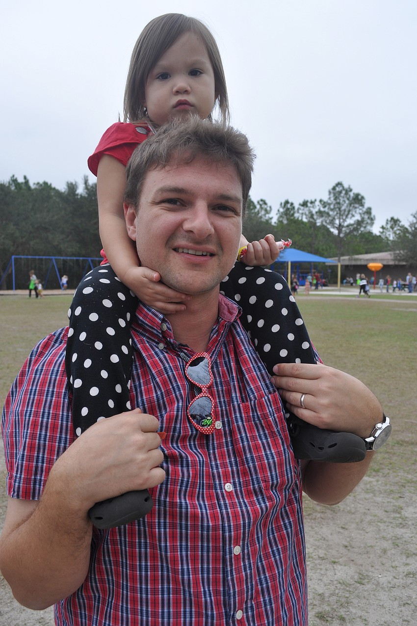 Jurgen Schanz gave a lift to his daughter, Amanda, 3.