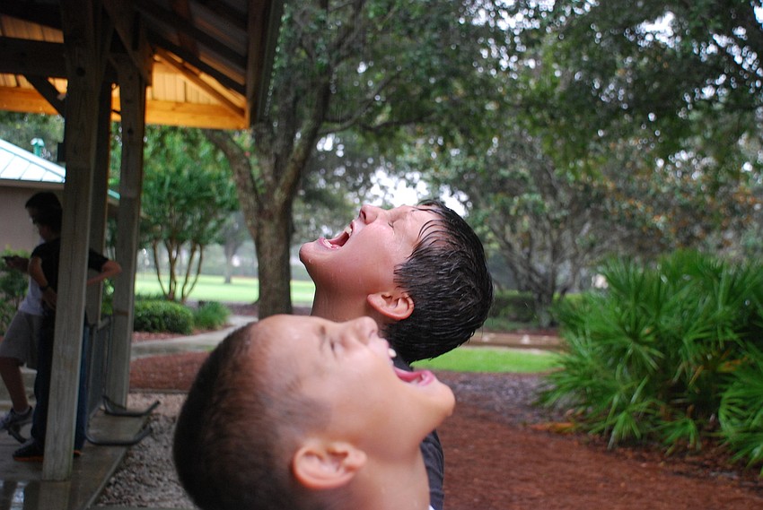 Leavitt and Robert Witherspoon played in the rain.