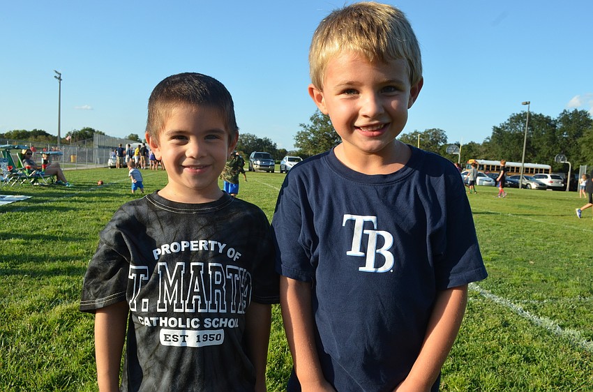 Four-year olds Tommy Leylo and William McCoy play frisbee.