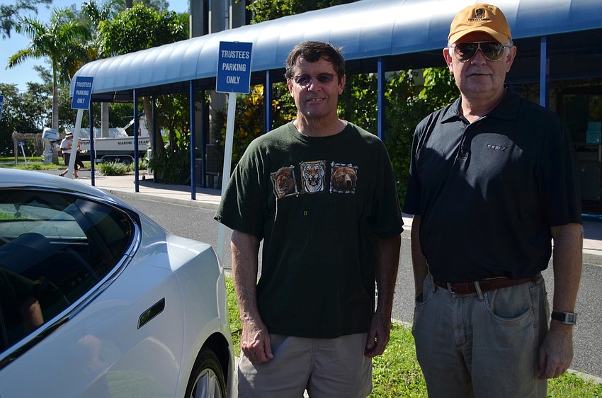 Jeff Dickinson with Tesla owner Gary Erikson